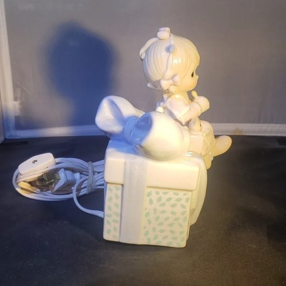 Vintage 1991 Precious Moments Enesco Christmas Night Light Girl Gift Box